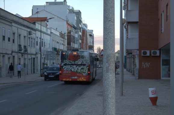 Dienst - 14A. Nach Barreiro Terminal (ring). An Miguel Pais straße.