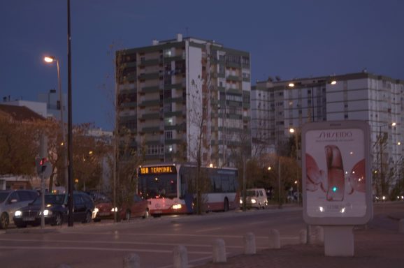 Dienst - 15A. Nach Terminal (ring). An Liberdade Allee.